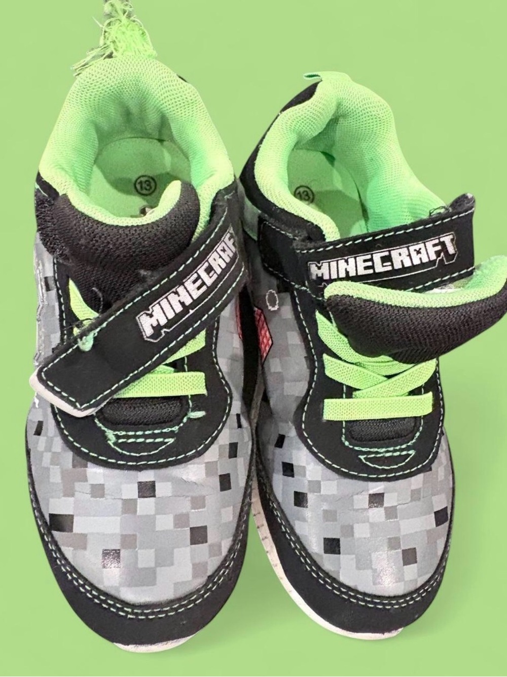 Minecraft Kids' Gray & Green Pixel Sneakers